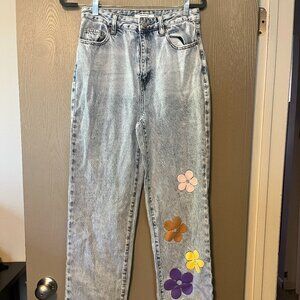 Pascun 90s Style Boyfriend Jeans – Light Denim w/ Bold Flower Print – Size 27